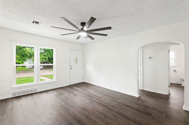 629 N Ridgewood Drive, Wichita, KS 67208