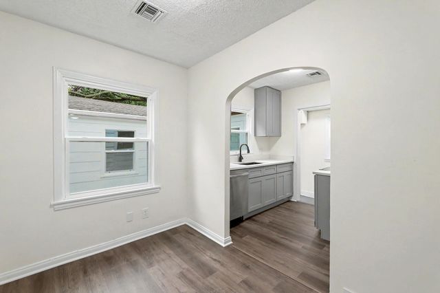 629 N Ridgewood Drive, Wichita, KS 67208