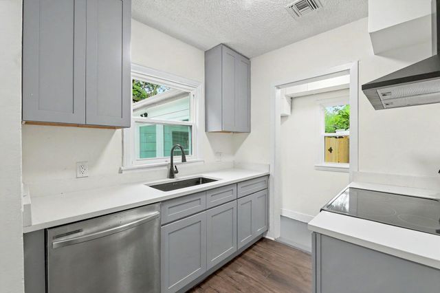 629 N Ridgewood Drive, Wichita, KS 67208