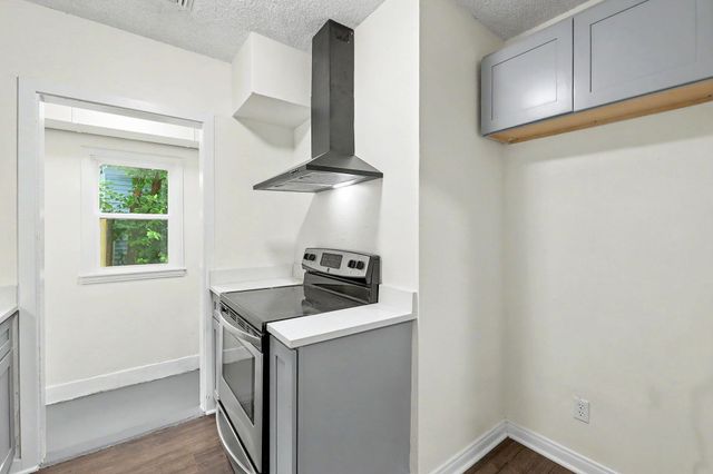 629 N Ridgewood Drive, Wichita, KS 67208