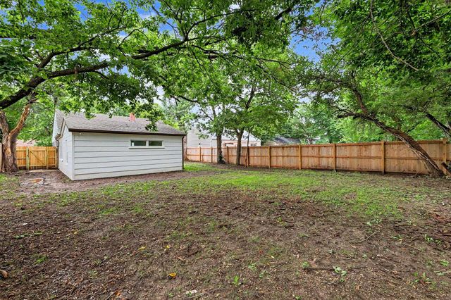 629 N Ridgewood Drive, Wichita, KS 67208