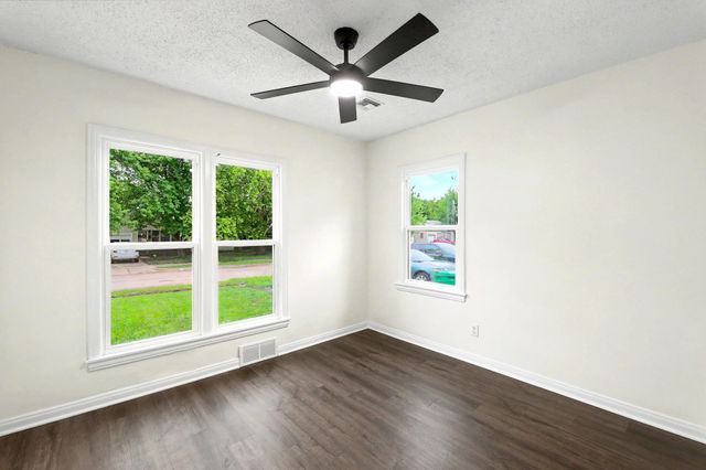629 N Ridgewood Drive, Wichita, KS 67208