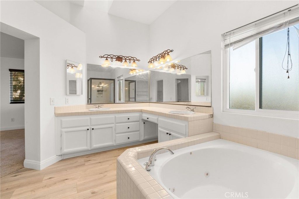 Image 49 of property listing at 40132 White Leaf Lane, Murrieta, CA 92562