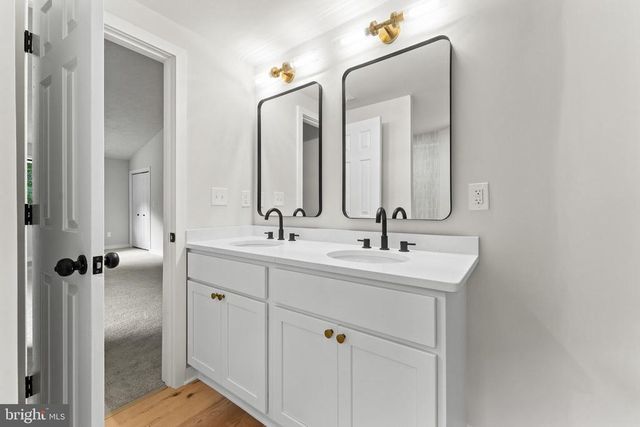39 SCHOOL BUS RD, Louisa, VA 23093