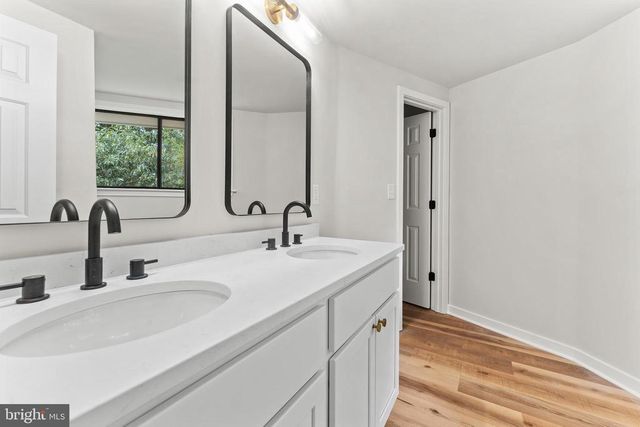 39 SCHOOL BUS RD, Louisa, VA 23093