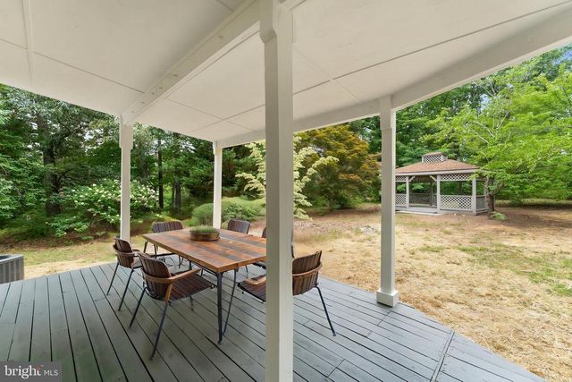 39 SCHOOL BUS RD, Louisa, VA 23093