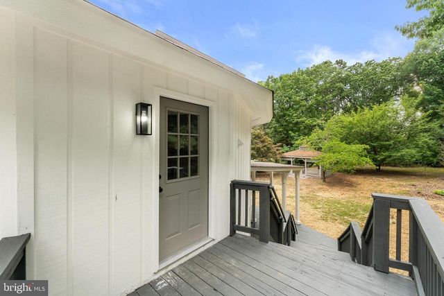 39 SCHOOL BUS RD, Louisa, VA 23093