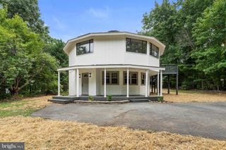 39 SCHOOL BUS RD, Louisa, VA 23093