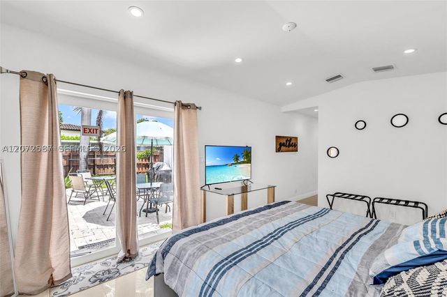 1413 Funston, Hollywood, FL 33020