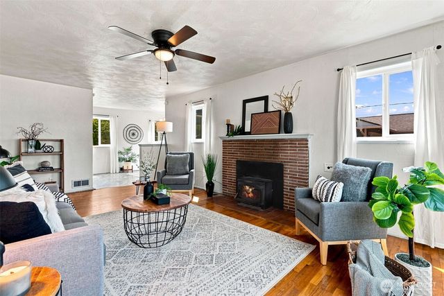 10303 B Street E, Tacoma, WA 98445