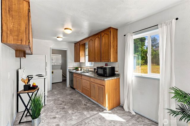 10303 B Street E, Tacoma, WA 98445