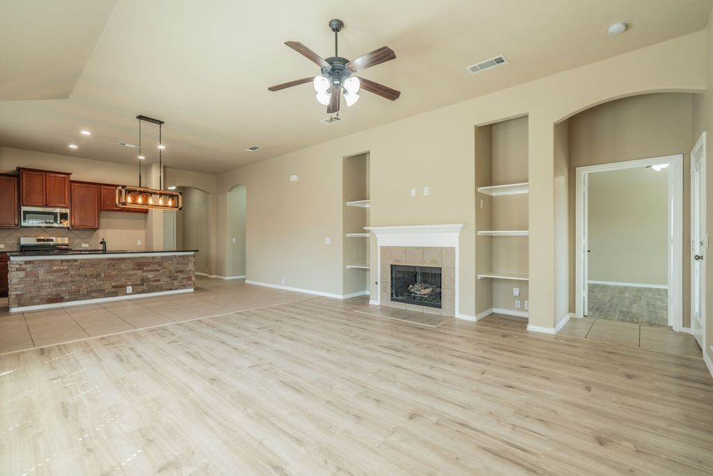 712 Cheryl Street, Crowley, TX 76036 — photo 4