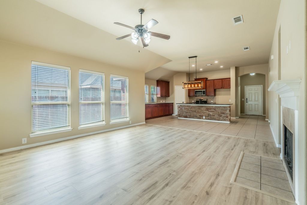 712 Cheryl Street, Crowley, TX 76036 — photo 5