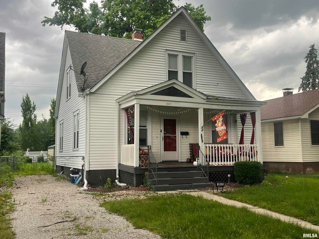 1517 STATE Street, Springfield, IL 62704