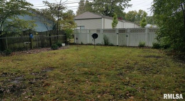 1517 STATE Street, Springfield, IL 62704