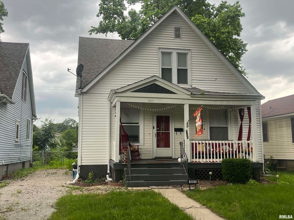 1517 STATE Street, Springfield, IL 62704