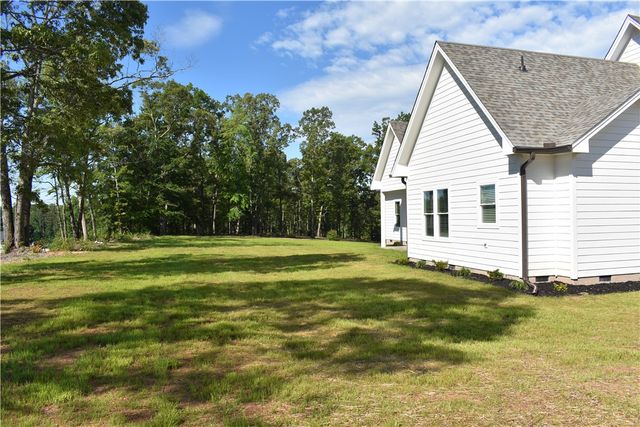 450 Falcons Lair West Drive, Walhalla, SC 29691