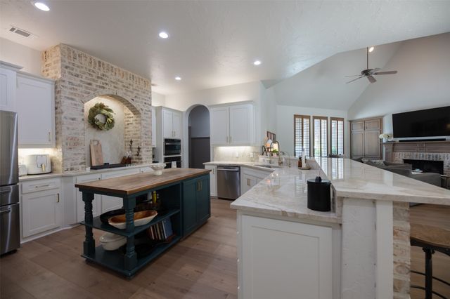 805 Lake Breeze Drive, Highland Village, TX 75077