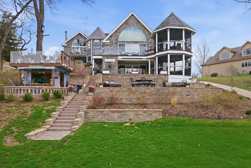 531 Circle Drive, Fox Lake, IL 60020