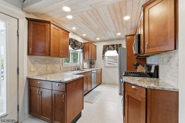 52 Cascade Way, Butler Boro, NJ 07405