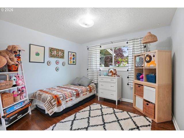 731 Se 143RD Ave, Portland, OR 97233