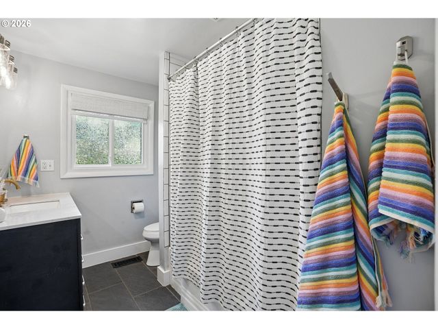 731 Se 143RD Ave, Portland, OR 97233