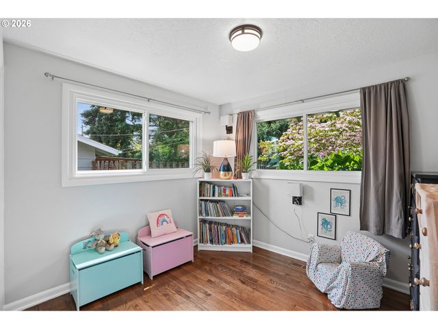 731 Se 143RD Ave, Portland, OR 97233