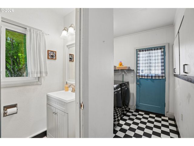 731 Se 143RD Ave, Portland, OR 97233