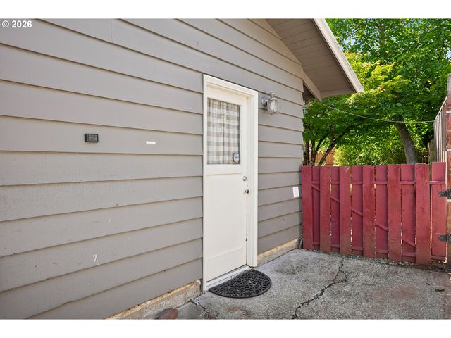 731 Se 143RD Ave, Portland, OR 97233