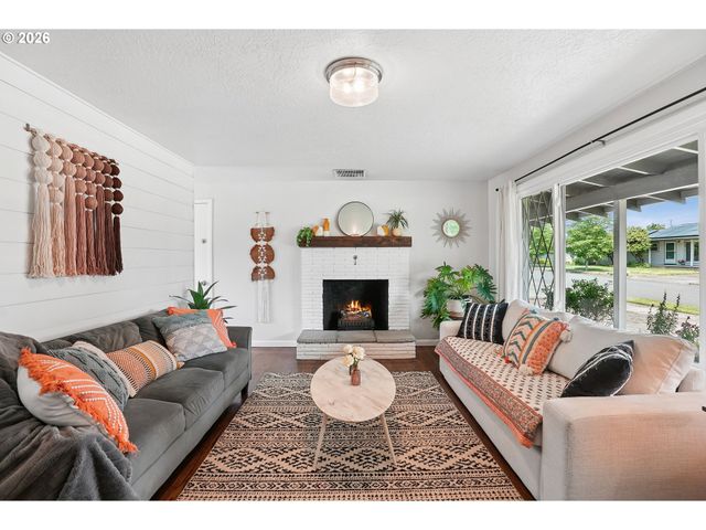 731 Se 143RD Ave, Portland, OR 97233