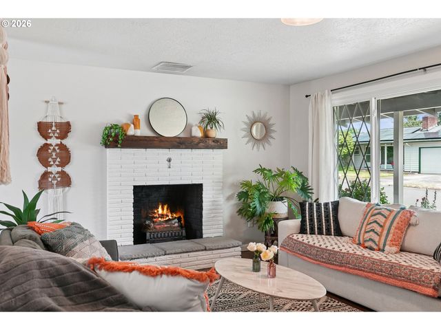 731 Se 143RD Ave, Portland, OR 97233
