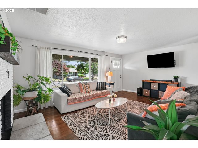 731 Se 143RD Ave, Portland, OR 97233
