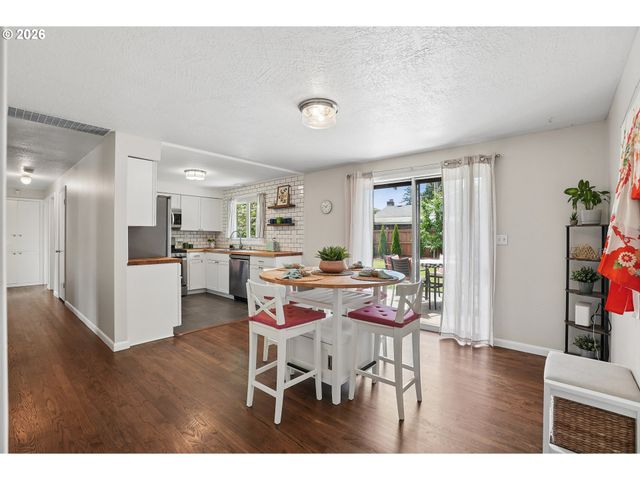 731 Se 143RD Ave, Portland, OR 97233