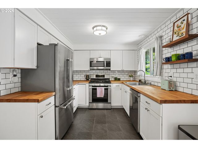 731 Se 143RD Ave, Portland, OR 97233