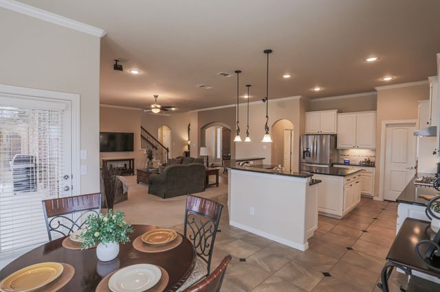 8008 Comstock Drive, Arlington, TX 76001