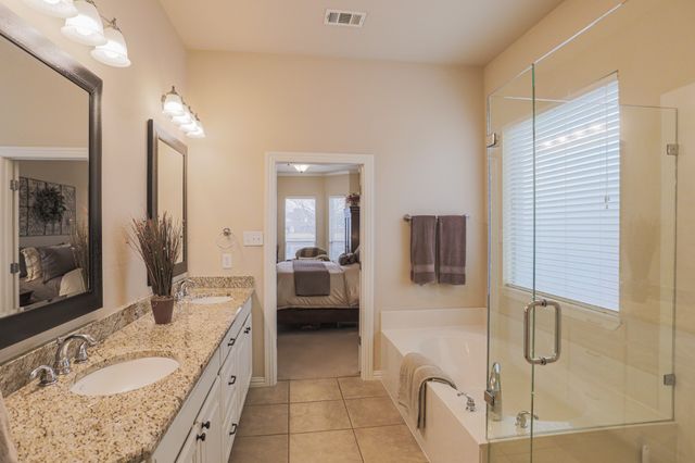 8008 Comstock Drive, Arlington, TX 76001