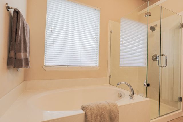 8008 Comstock Drive, Arlington, TX 76001