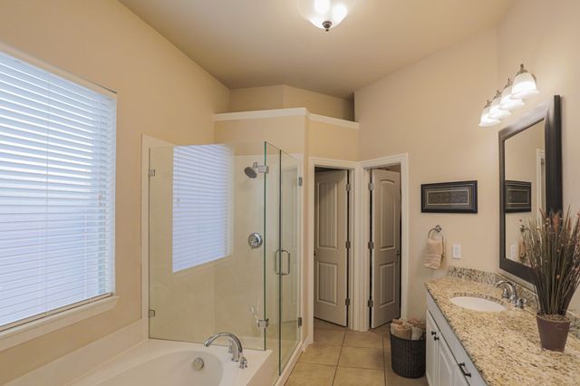 8008 Comstock Drive, Arlington, TX 76001