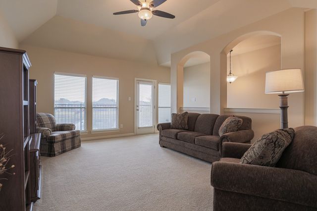 8008 Comstock Drive, Arlington, TX 76001