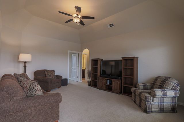 8008 Comstock Drive, Arlington, TX 76001