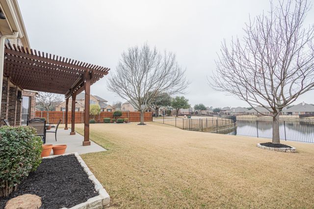 8008 Comstock Drive, Arlington, TX 76001