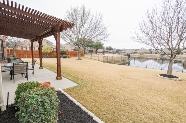 8008 Comstock Drive, Arlington, TX 76001