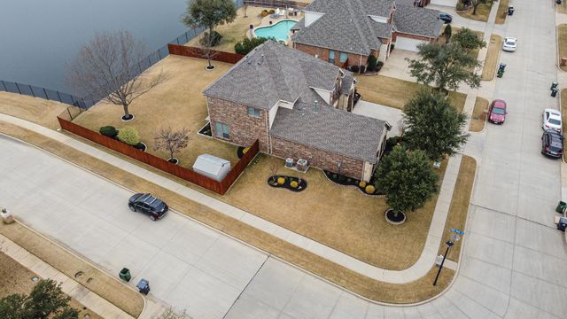 8008 Comstock Drive, Arlington, TX 76001