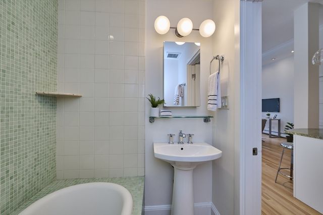 35 Saratoga 1, Boston, MA 02128