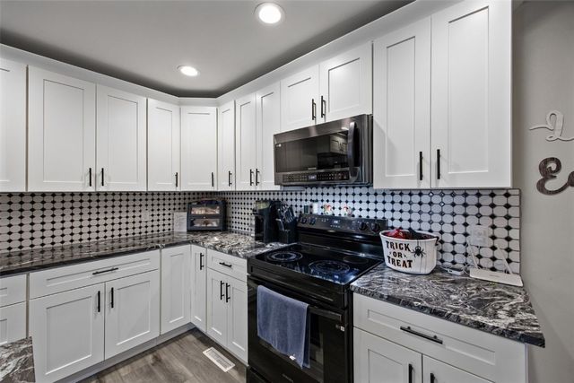 1698 Foxborough Drive, Marion, IA 52302