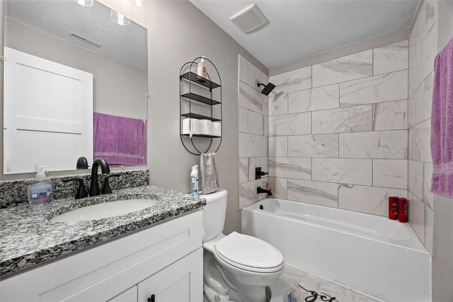 1698 Foxborough Drive, Marion, IA 52302