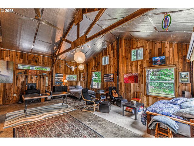74738 APIARY Rd, Rainier, OR 97048