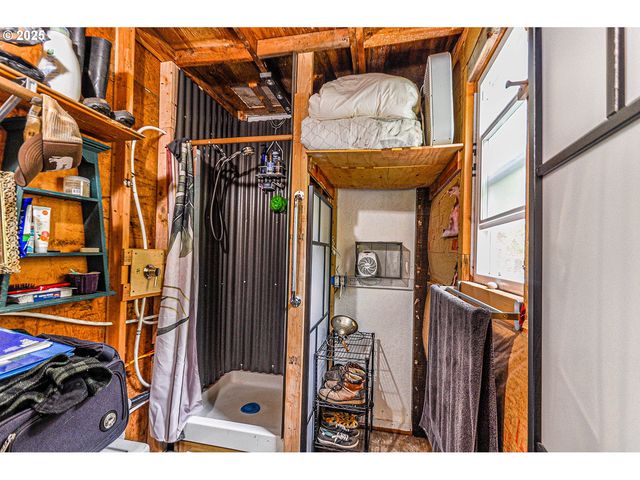 74738 APIARY Rd, Rainier, OR 97048
