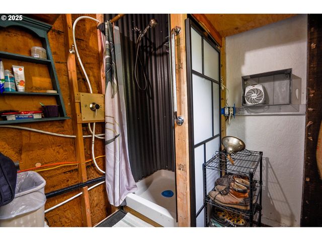 74738 APIARY Rd, Rainier, OR 97048