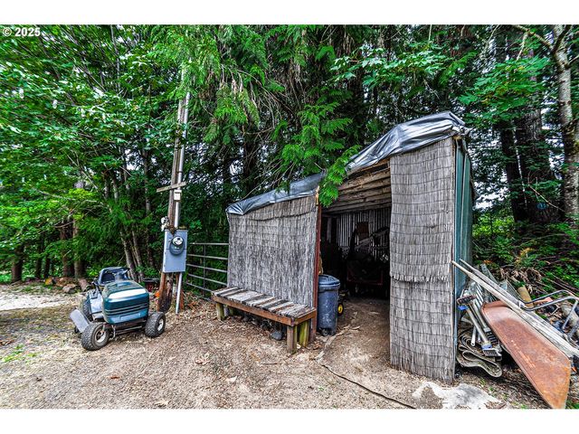 74738 APIARY Rd, Rainier, OR 97048